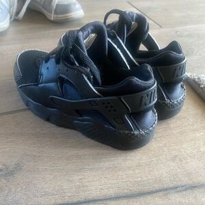 Black Nike Huarache's 13 C